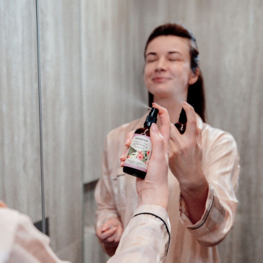 Nawilżająca mgiełka do twarzy