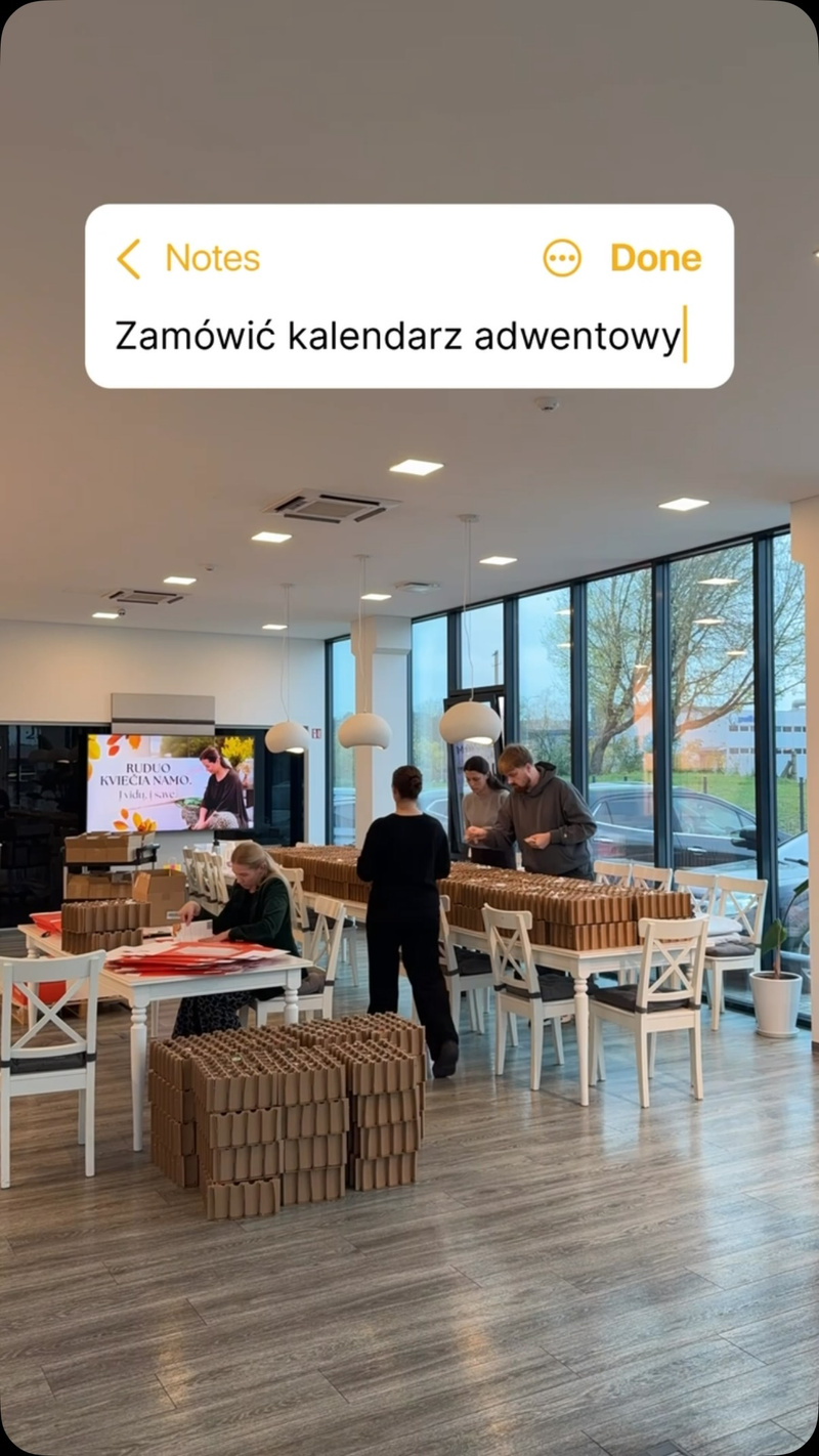 🧚‍♀️✨ Nasze litewskie wróżki dzielnie pakują Wasze kalendarze adwentowe! 🎁🧡 Każdy z nich to mnóstwo świątecznej magii, p…